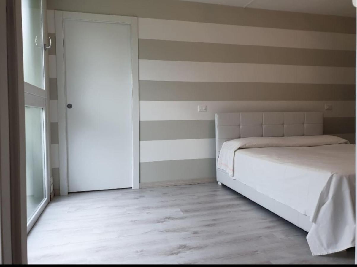 Holiday Apartaments Desenzano del Garda Ngoại thất bức ảnh